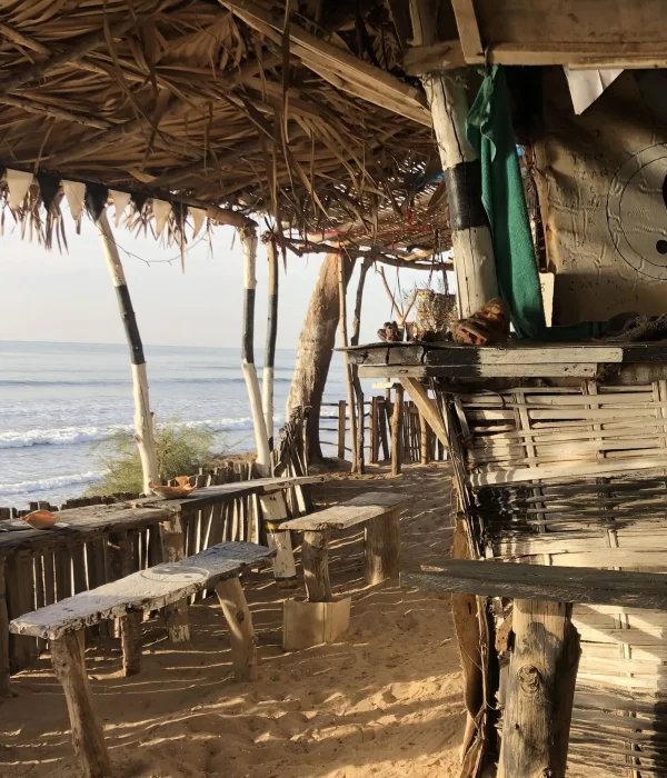 que faire à Abéné : boire dans un bar de plage